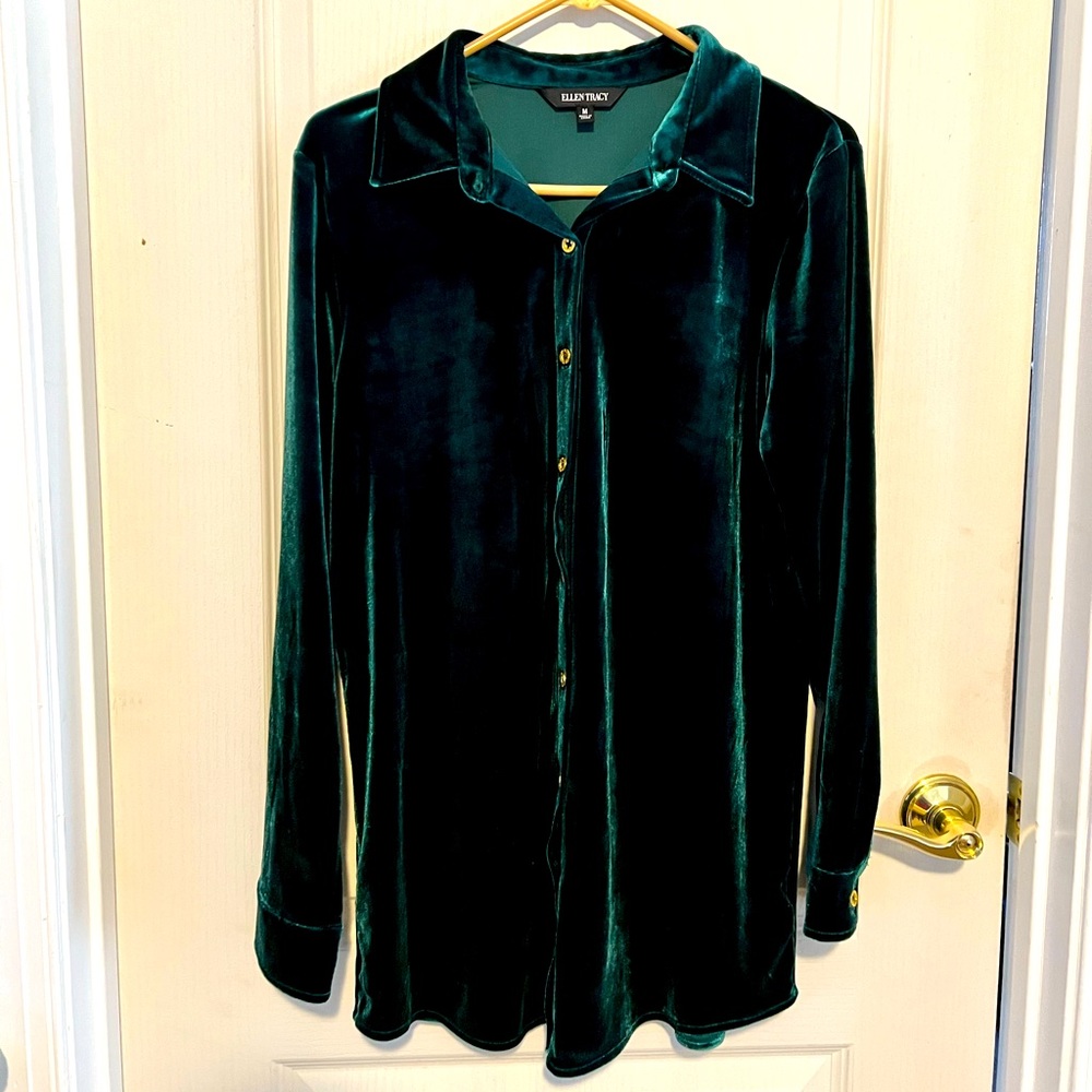 ellen tracy women button Up shirt size med emerald green velour long sleeve.